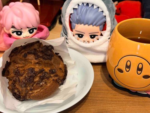 これはきのうのおやつ！
チョコシュークリームなんだけど、めっっっっっちゃくちゃおいしかった！！！！！(^^)