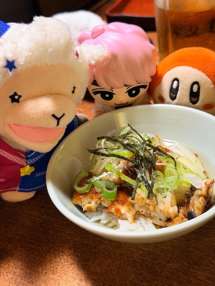 俺、産まれたーーーーー！！！！！
ハッピーバースデー俺🎂(^^)

美味しいもの色々食べたよ！
おしつじさんも一緒に！