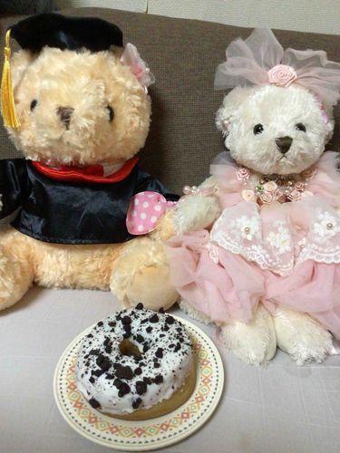くるみちゃん(左)、いちごちゃん(右)です
ドーナツ食べるよ