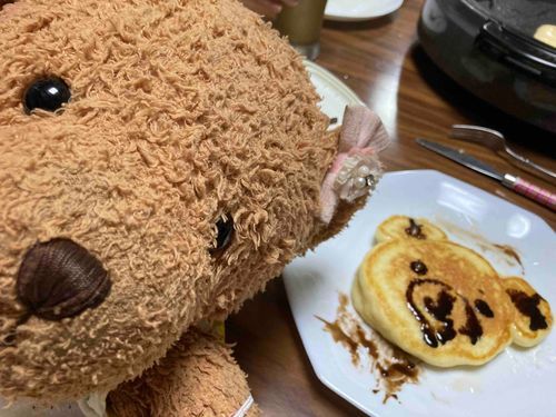 ホットケーキにぬしさんが、くっきーのおかおをかいてくれたよ