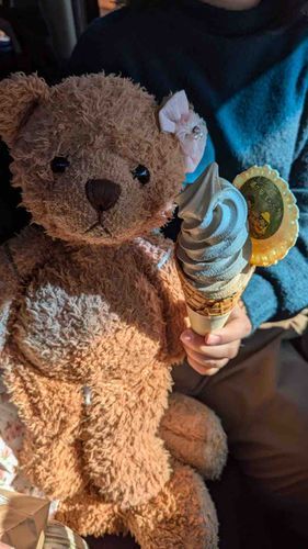 ぷりんちゃん、ほうじ茶ソフトクリームを食べました😋