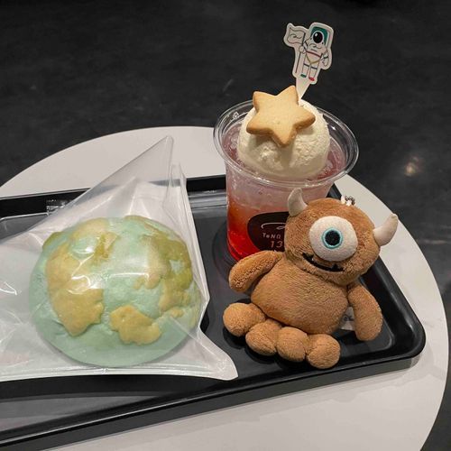 地球メロンパン食べたんだ〜