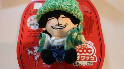 やった～、今日の晩ご飯はピザ🍕だ〜

え、ここ乗って暑くないかって？
ちょっと暑かった🥵🥵💦💦
えへへ🤭