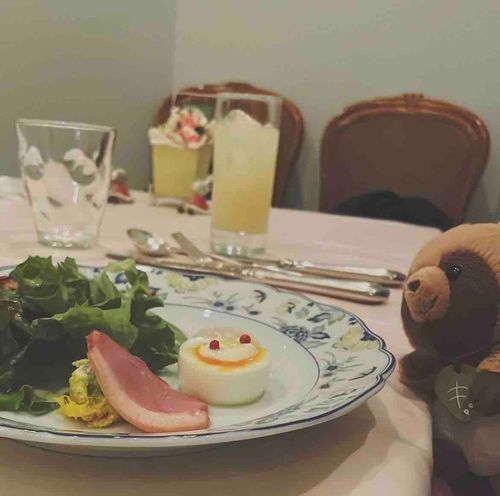 こんにちは、天ちゃんです!
今日はオシャレなレストランに連れていってもらったよ‪(  ᵒ̴̷͈ωᵒ̴̶̷͈ )✨️‬
ステキなご飯がいっぱいで天ちゃんちょっと緊張しちゃった😳💦