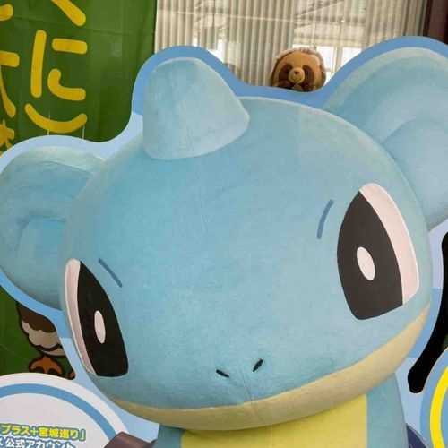 今日はちょっとお出かけで宮城にいったよ！
ポケモンさんとパシャリ📸
天ちゃんどこにいるかわかるかな？( * ॑꒳ ॑*)