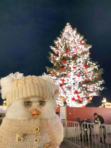 モナに家族が増えた㌥！
ユキ㌨〜。宜しく㌨〜。
英語を流暢に話すのすごい㌥…！
#Furby #ファービー 
