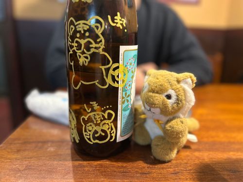 しまちゃんは近所の街中華で晩酌中〜焼酎はボトルキープだよぉ🐅🍾