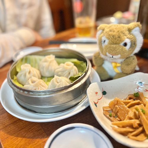 今日は17万円のノートパソコン💻買っちゃったよぉ〜
そしていつもの町中華🥟
豪遊！豪遊！🐯