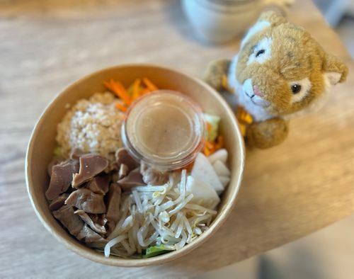 たまには野菜を摂るしまちゃん🐯