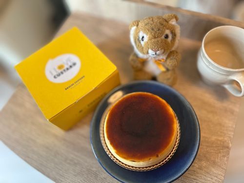 おはよ〜！起きたばっかりだけど楽しみにしてたヌフヌフのケーキを食べてるよぉ🐯
朝からケーキでもステーキでも平気なタイプのしまちゃんだよぉ🍰🥩