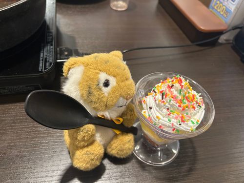 今日はしゃぶ葉でパフェチャレンジしたよ！思ってたより低めのパフェになっちゃった！🐯🍰