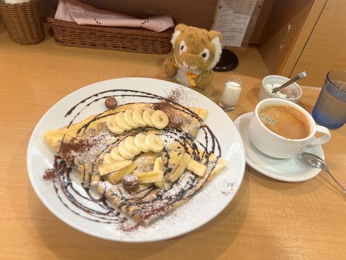 お散歩してたらご近所におしゃれなクレープ屋さんを発見🐯🍰