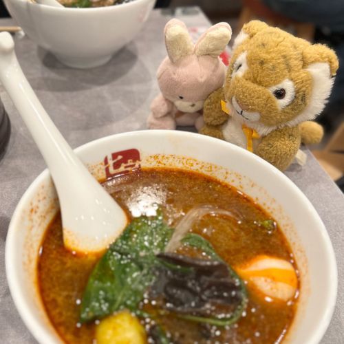 お友達のうさこちゃんと🍜ぬい生初マーラータン🍜だよぉ🇨🇳🐯🐰🇨🇳