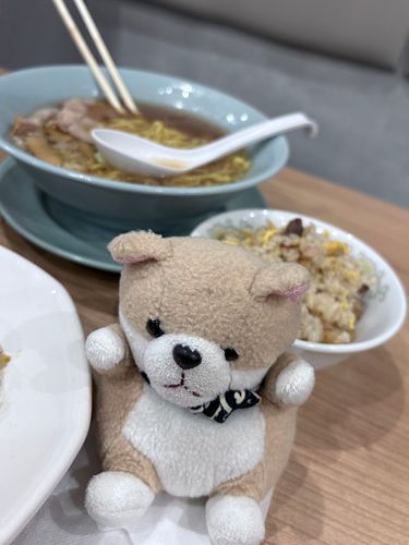 どうも、あきたです。
昨日の出来事です。

シーサイドラインに乗る前に八景島食堂味のハマコーで腹ごしらえ
「しょっぱくて美味しい‼️」と友達は喜んでいました。