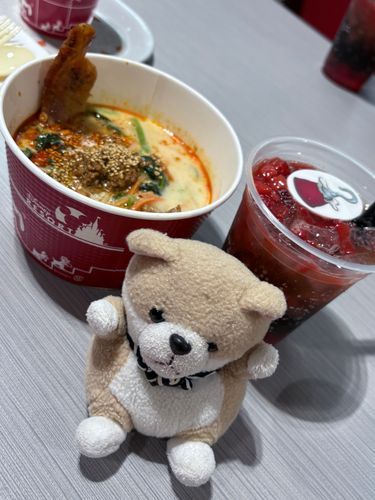 どうも、あきたです。

今日は友達とディズニーハロウィンへ行きました。
最終日なので混んでいました…🎃