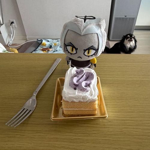 おやつだよ

｢よし！ケーキだ！
……まさか犬用じゃないだろうな？｣