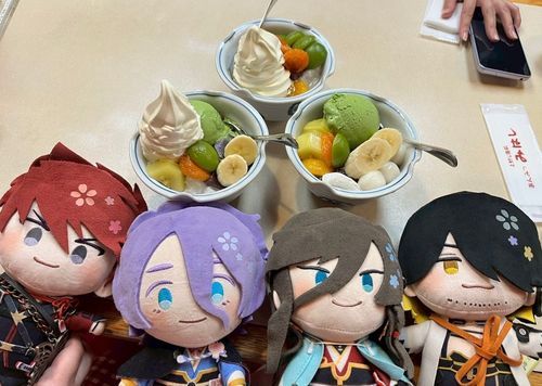 あんみつだな
あるじはよくばってアイスを追加していたぞ