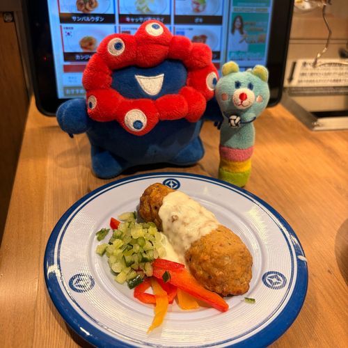 くさおです♪
きょうはデブデブさまといっしょにくら寿司メモリアル店にいきました！

去年の大阪万博にはなんかいもいきましたが、くら寿司パビリオンには入れなかったので
ゆっくりいけてよかたです♪

ふしぎなあじのごはんいっぱいたべました！