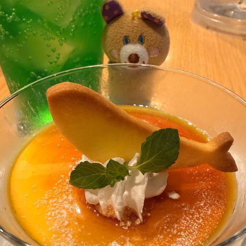 くじらがのってるぷりんをたべたよー🍮🐳