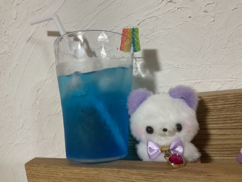 自家製ジュース!!
お家でお水とシロップ混ぜて作ったよォ
甘い!!美味しい!!