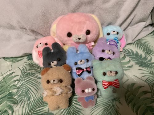 お友達の子のすくっとたっちさんと一緒に撮った！！
お友達沢山持ってるからいつもより賑やか!!これは半分くらいのすくっとたっちさんだよ！