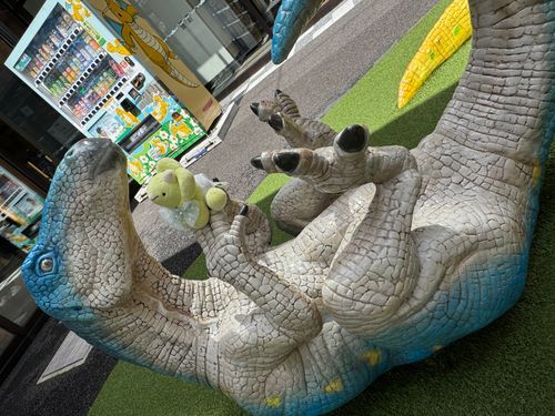 ぶぅ🦖？？？(お友達と触れ合えたね、ばぶちゃん)