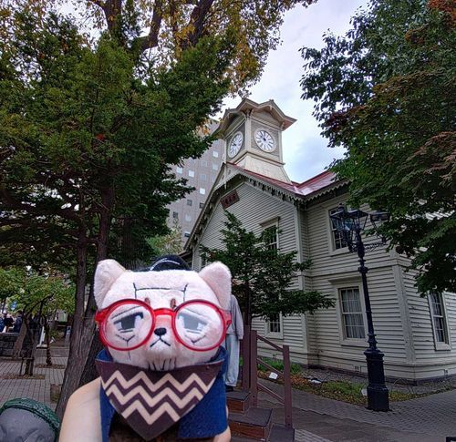 ｷｸﾀさんと札幌時計台。