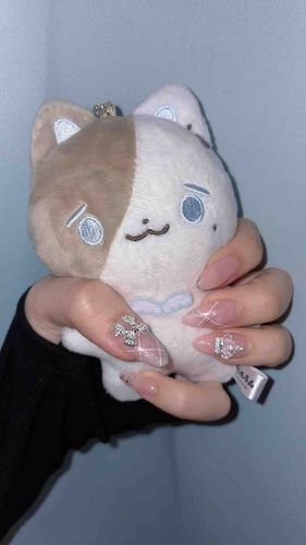 「飼い主やっとネイル変えたみたいだ…」