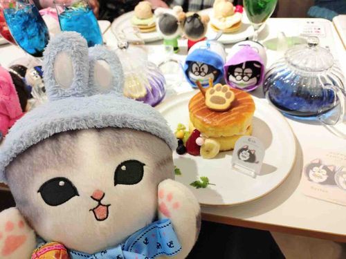 みんなと！おでけけ〜したよ！
いろんな いろ のじゅーす！からふる っていうの！
うさにゃん おぼえたよ！！