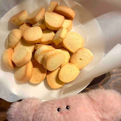 かぞくが、クッキーをやいてくれたかにぃ〜！ばくたべたよ！