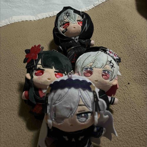 初めまして！かみがたです。姉がこちらのアプリをやっていて、勧められたので始めてみました、自分の好きなまのさばやホロライブのぬいの写真を投稿していければと思います。よろしくお願いします。