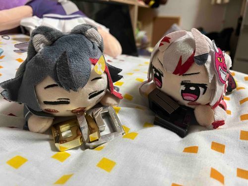 知恵の輪に苦戦中のお二人、がんばれー(後ろには見切れてるあくあさん)