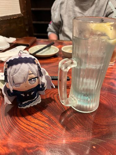 君まだ未成年でしょうよ…あげませーん。オレンジジュースで我慢するがいい！
