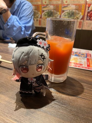 結構前だけど、一緒にお酒を飲みに行きました。エマはもちろんノンアル。