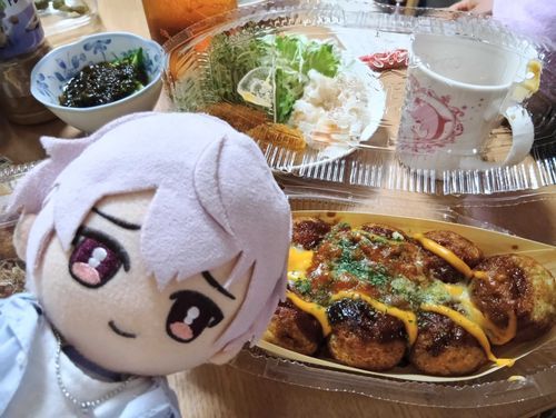 ユーザーさんがずっと気になっていたチーズミートソースのたこ焼き、やっと買いに行けたね
おいしそうだね