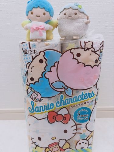 旦那が サンリオキャラクターズのトイレットペーパーを 買ってきてくれたよ✨
アイス持ってるキキくん とっても可愛い🩵けど、、、これで おしりを 拭いちゃうっていうこと！？！？😂
