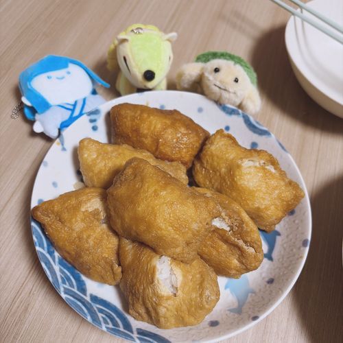 にっこりーノ 日本妖怪のぬいぐるみがあったので回しました👻✨
求めていた子達が 出てきた！！
雪女の ゆきおんにょちゃんと
お稲荷様の こんこん様
お祝いにお稲荷さんを作ったよ㊗️
カムカムも一緒に パシャリ✨