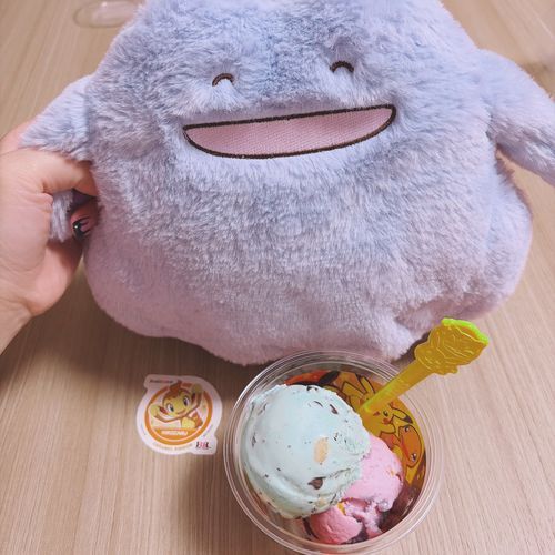バスキンロビンス🍨
クッキーが入ったチョコミント 美味しかった！！
ポケモンコラボで メチャモンも 嬉しそう💕