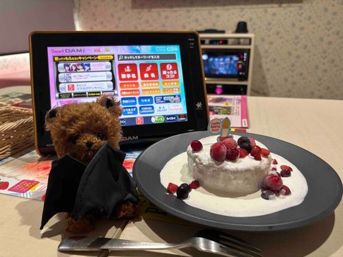 きのうはからおけ🎤にいったよ！
だんなさんのたんじょうびケーキ、もらった…！🤭