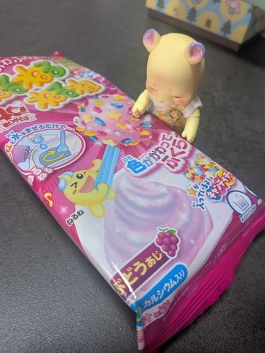 🐻あたち、むくむくっていうの！
あのね、あのね、
すごーく懐かしいお菓子、買ってもらっちゃった。

朝ごはんの前に食べるよ🤭✨✨
