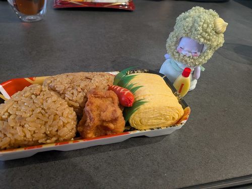 ぷくぷくだよ🥰
お昼ゴハンは、お惣菜で済ませちゃったみたいなんだけど、
とっても美味しかったって！☺️✨

ぷくぷくはブロッコリーに変身✨✨
えへへ、とっても似合ってるでしょ？
ようやく届いた、とっておきの衣装なのなの！☺️🩷

コメント頑張って返してるんだけど、変な返事してたらごめんね…💦空気読めなかったら、どうしよう…🥲💦💦でもでも、悪意はないんだよ💦
大好きなみんなにちゃんとお返事したいんだけど、多分見逃しちゃってるのもあるから、許してね💦