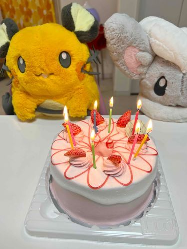チラちゃんと飼い主を祝うンネ🎂