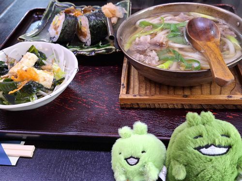 おすしやさんにいったよ！
おすしもおいしかったけど、にくうどんがさいこうだったってかいぬしがいってた！