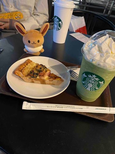 ｢食を巡る争い｣

イーブイの いぶちゃん っていいます。
イーブイで間違いないんですが、本人は いぶりがっこの妖精 だと思ってるそうです💭
食に対する欲求が以上に高いです
仲良くしてあげて下さい🫧