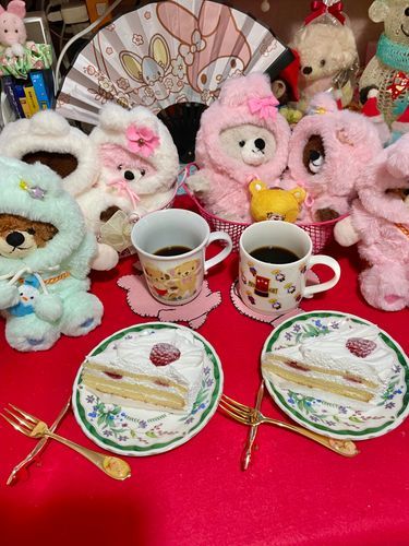 ヤマザキケーキがお買い得でしたコーヒーいれてみんなでおやつ😋🐻