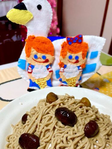 スワンの遊覧船にのりにいく予定が台風で中止☔🥲アイスクリームとかたべる予定だったのに🥲なぐさめにモンブランケーキ作ってくれました
