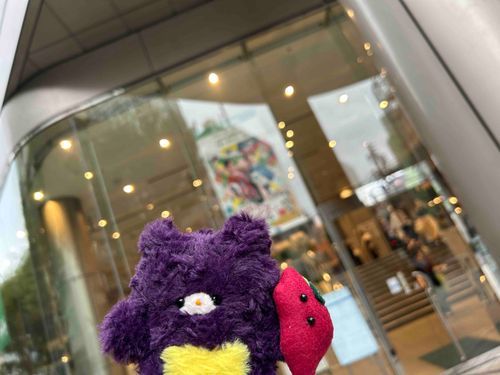 昨日は家のひととそのお友だちと声がお仕事のひとの劇を見に行きました。たどり着くまでがドタバタ劇で大変だったみたいだけどそれもふくめて面白い一日だったよ。劇もずっと笑いっぱなしで一日中笑った日でした。また見たいな。