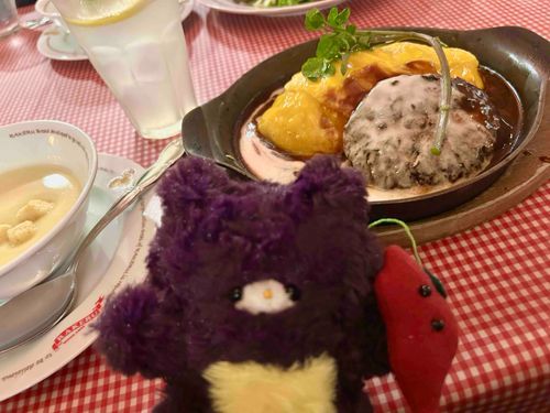 これはきのう遊んだ日に食べたもの！とってもおいしい！かわいいお店だったよ。