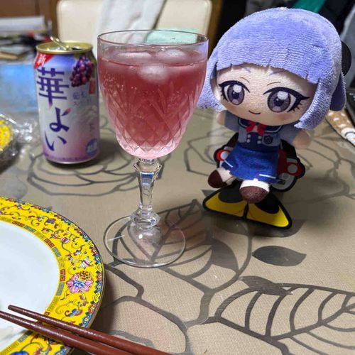 ずいぶんと華やかな見た目なのね。
ぶどうを使ってるから、
カラーリングも含めて似た者同士
ってことぉ？