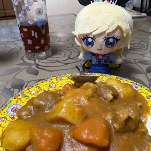 この間、誕生日だったの。
相変わらずのカレーづくし
だったけど、その後に大きな
チーズケーキもあったからなぁ…
でも、嬉しかったよ！